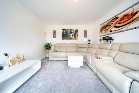 27 Thistledown Cresc-33.jpg