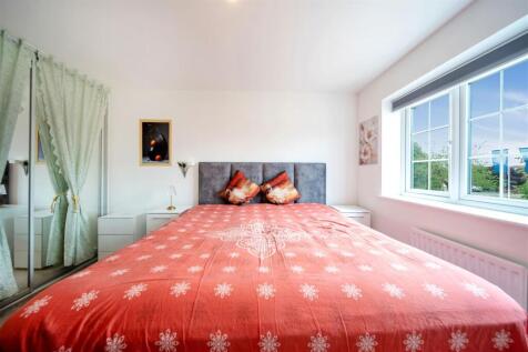 27 Thistledown Cresc-24.jpg