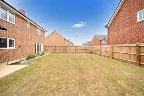 27 Thistledown Cresc-19.jpg