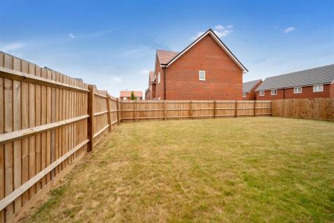 27 Thistledown Cresc-15.jpg