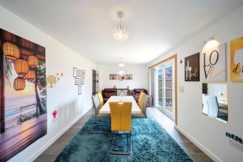 27 Thistledown Cresc-43.jpg
