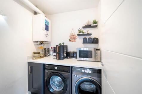 27 Thistledown Cresc-41.jpg