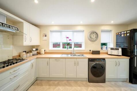 44 Cherryblossom Close-38.jpg