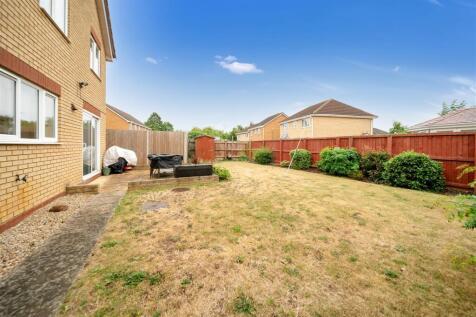 44 Cherryblossom Close-16.jpg