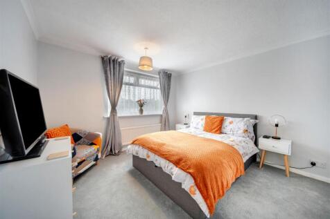 3 Hale Close-19.jpg