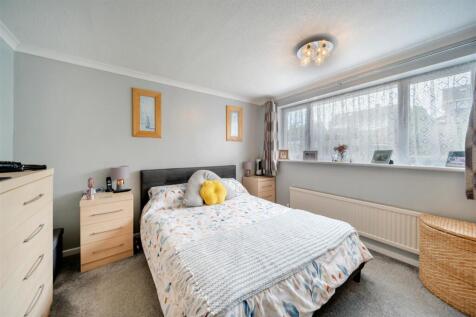 3 Hale Close-15.jpg