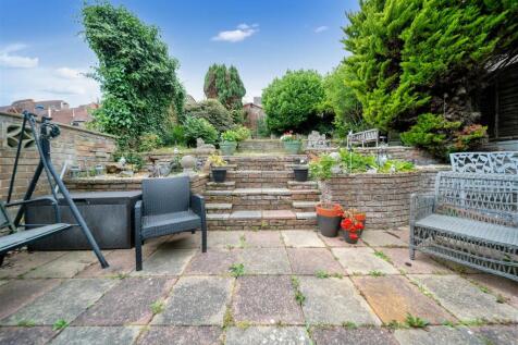 3 Hale Close-09.jpg