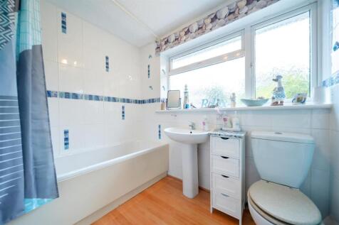 3 Hale Close-17.jpg