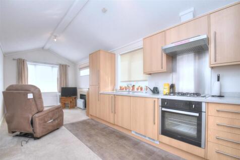 Lounge Kitchen.jpg