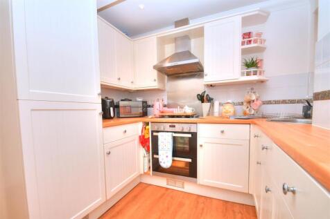 Kitchen 2.jpg