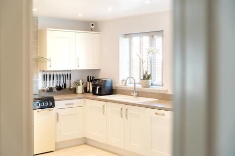19 Larchwood Close-06.jpg