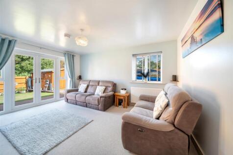 19 Larchwood Close-15.jpg