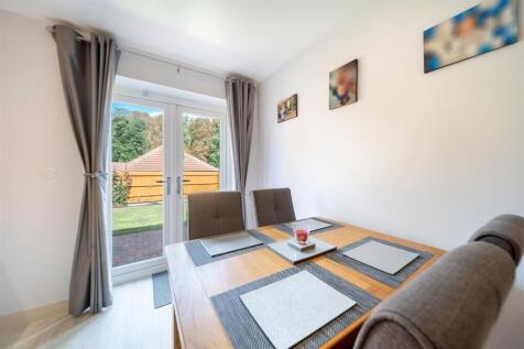 19 Larchwood Close-26.jpg