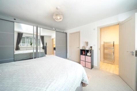 19 Larchwood Close-21.jpg