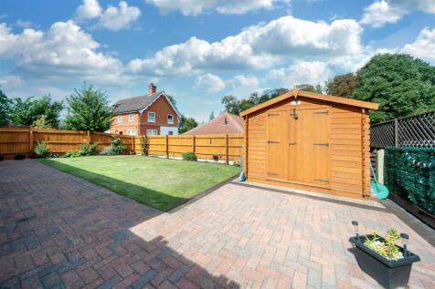 19 Larchwood Close-03.jpg