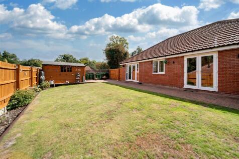 19 Larchwood Close-02.jpg