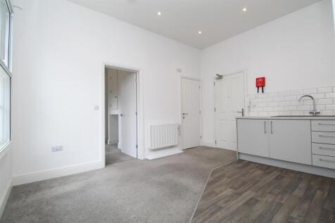 Lounge Kitchen 2.JPG