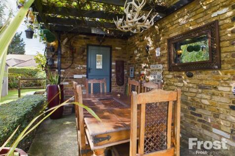 Garden Dining