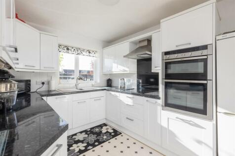 Norman Close 4 Kitchen-1.jpg