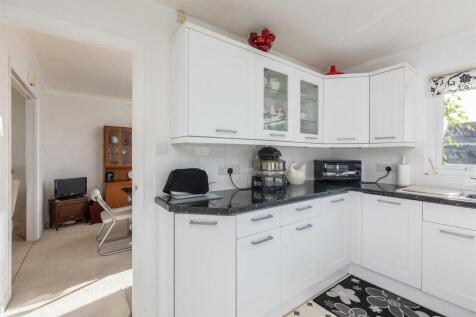 Norman Close 4 Kitchen-2.jpg