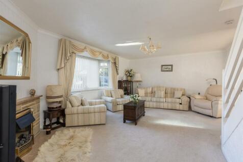 Norman Close 4 Sitting Room-3.jpg