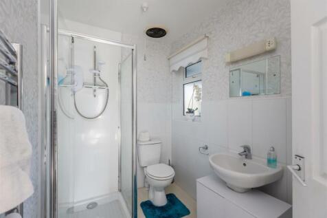 Norman Close 4 Shower Room.jpg