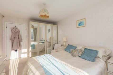 Norman Close 4 Bedroom 2-2.jpg