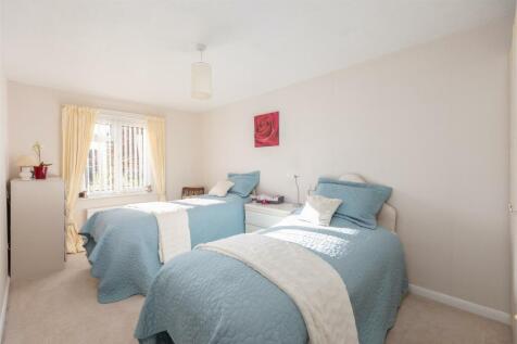 Norman Close 4 Bedroom 3-1.jpg
