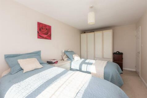 Norman Close 4 Bedroom 3-2.jpg