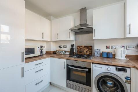 Woodlands Park 91 Kitchen-1.jpg