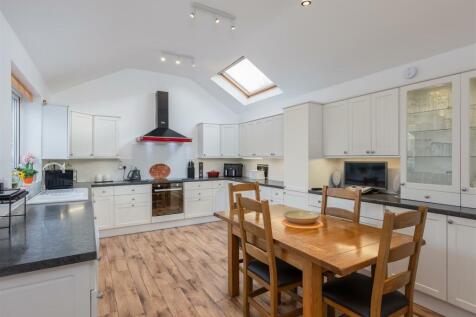 Rosamund Avenue 29 Kitchen Dining Room-1.jpg