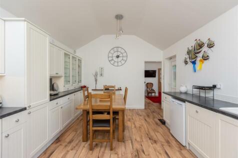 Rosamund Avenue 29 Kitchen Dining Room-4.jpg