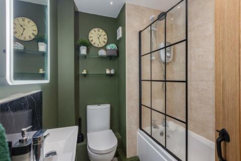 Orwell Cottage Bathroom.jpg