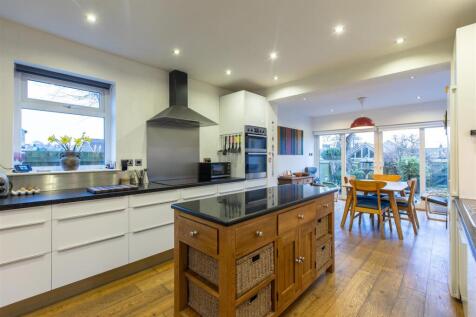Castle View Kitchen Dining Room-3.jpg