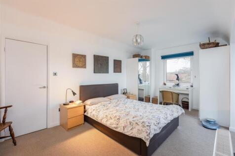 Castle View Bedroom 1-1.jpg