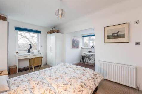 Castle View Bedroom 1-2.jpg