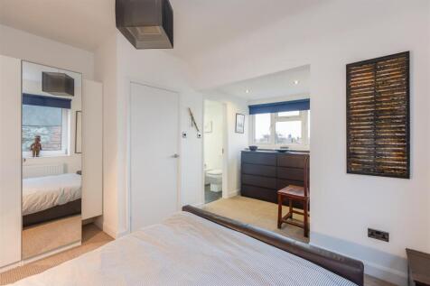 Castle View Bedroom 2-3.jpg