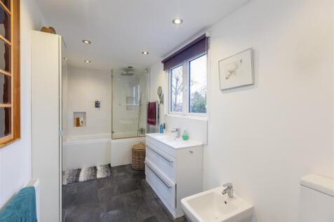 Castle View Bathroom-2.jpg