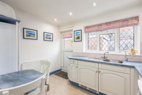 Meadow Road 15 Kitchen-2.jpg