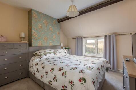 Ivy Cottage Bedroom 1-1.jpg