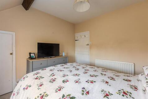 Ivy Cottage Bedroom 1-2.jpg