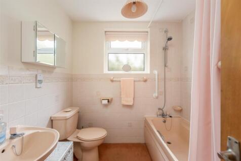 Northway 30 Bathroom.jpg