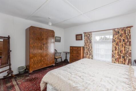South Cottage Bedroom 1-2.jpg
