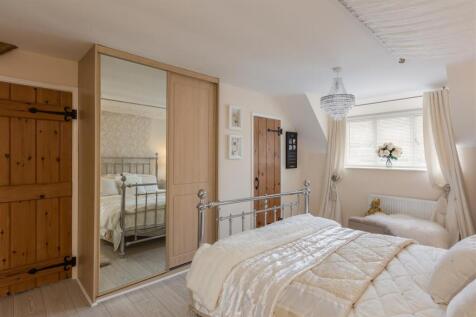 Apple Blossom Cottage Bedroom 1-2.jpg