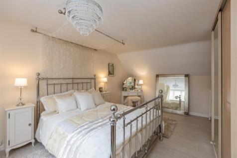 Apple Blossom Cottage Bedroom 1-3.jpg