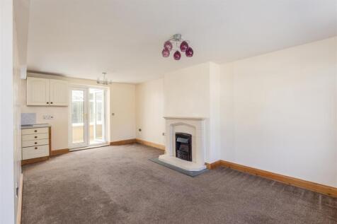 Manor Drive 68 Sitting Room-3.jpg