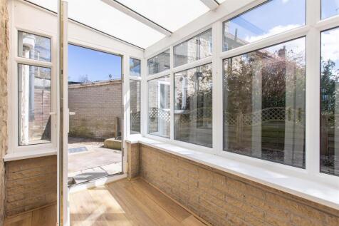 Manor Drive 68 Conservatory.jpg