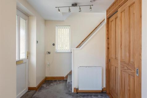 Manor Drive 68 Hallway.jpg