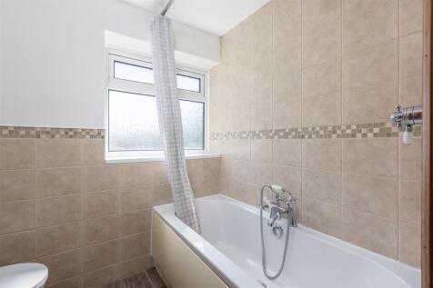 Manor Drive 68 Bathroom-1.jpg