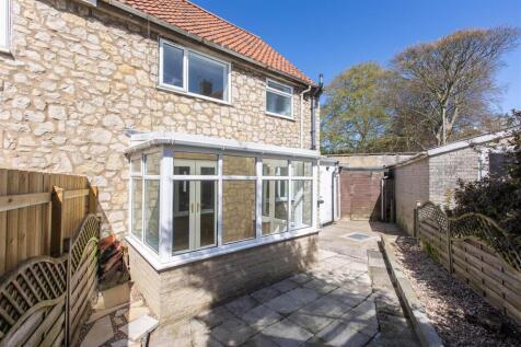 Manor Drive 68 External-6.jpg
